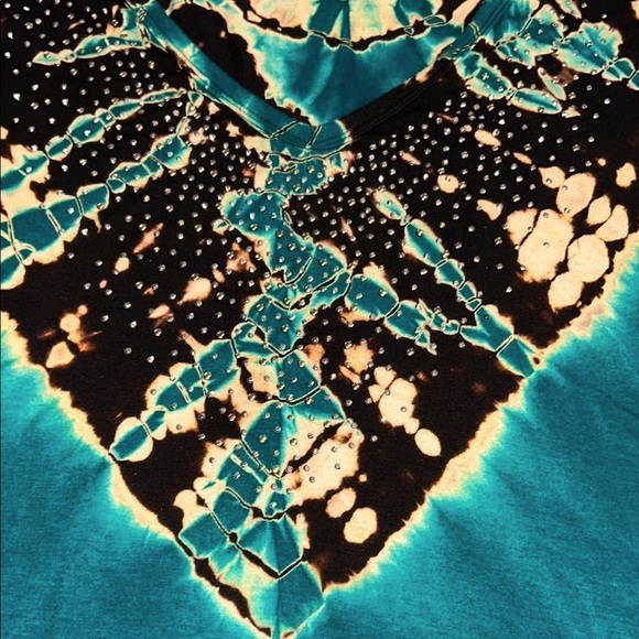 Green, Black and Tan Women's v-neck Top. Sz. XL  Beautiful design - Picture 10 of 12